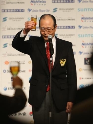 打者・長嶋vs投手・王！夢対決が始球式で実現