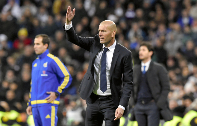 ジダン監督初陣５発“レジェンド流”４―２―３―１で攻撃活性
