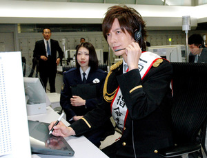 ＤＡＩＧＯさんが１１０番受理体験 一日通信指令本部長