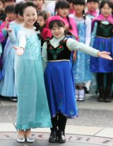 本田望結&紗来、「アナ雪」衣装で姉妹共演