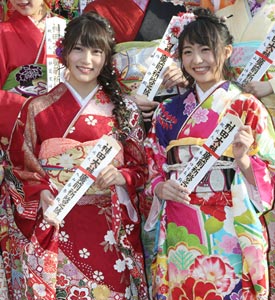 入山杏奈、「遅咲き世代」を見守って!=AKB48グループの32人が成人式