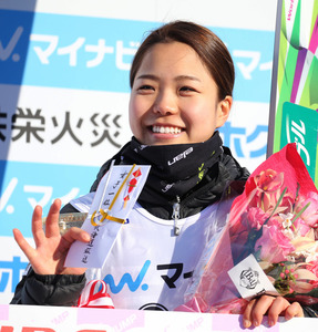 伊東が男子優勝、女子は高梨 スキージャンプＨＢＣ杯