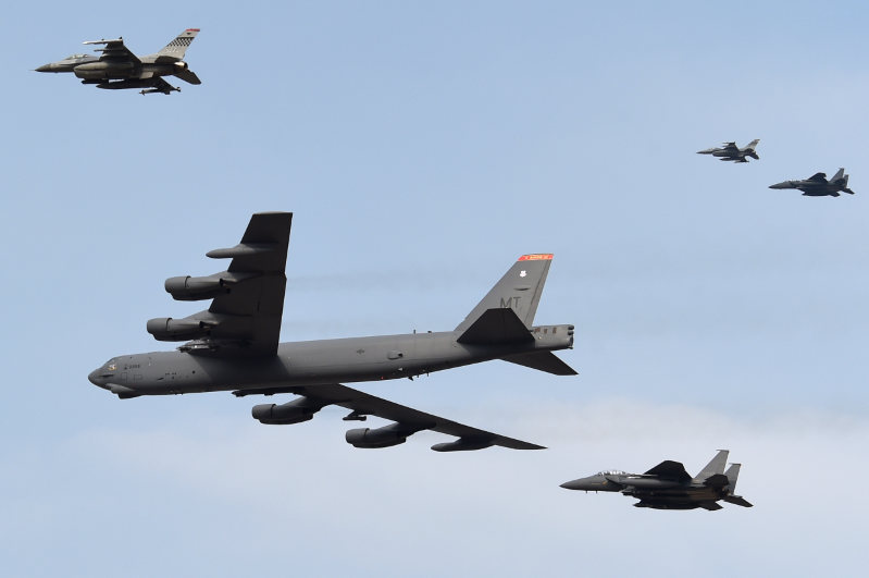 Ｂ５２爆撃機、韓国派遣 中国、米に自重求める