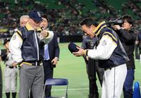 金本監督ミスターからエール「勝て！」