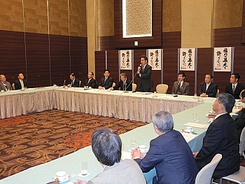 杉尾氏「立候補を決断」 参院選県区 民主公認へ