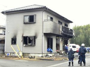 住宅火災、焼け跡から２遺体…父親と７歳次男か 2016年01月12日 09時39分