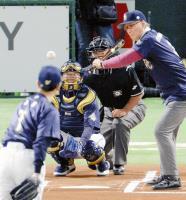 ＯＮ対決し野球ＰＲ、福岡で名球会フェスティバル 2016年01月12日