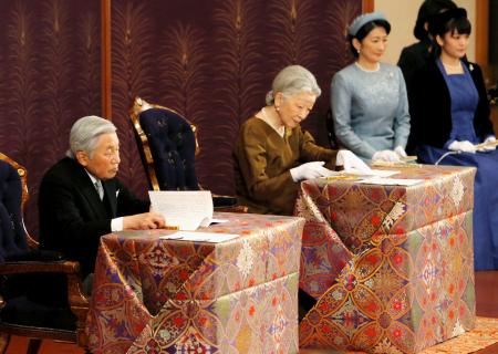 皇居で「講書始の儀」 両陛下