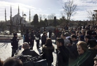 UPDATE 1-イスタンブール中心部で自爆攻撃、ドイツ人ら10人死亡