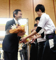 梶田さんに埼玉県民栄誉章贈呈 「若い方々のため貢献したい」