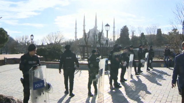 爆発は「ＩＳＩＳの自爆テロ」、トルコ首相が断言