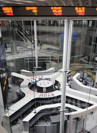 日経平均終値、７営業日ぶり上昇…４９６円高