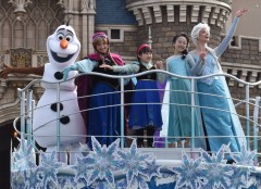 リアル『アナ雪』姉妹約150人集結!エルサとアナにご対面