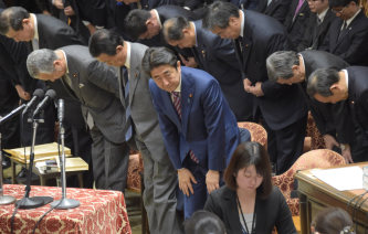 衆院予算委で賛成多数、可決