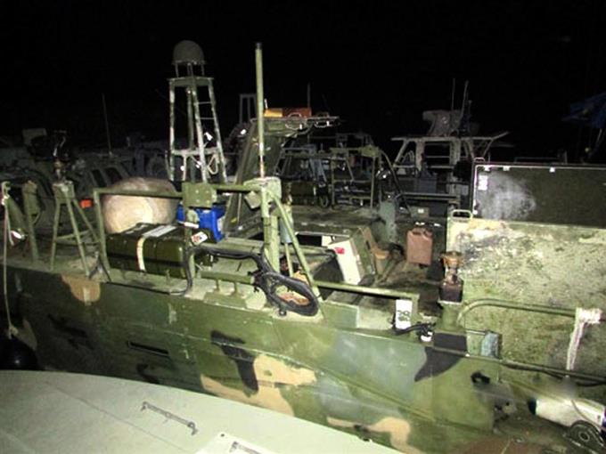 米海軍船拿捕、１０人を「公海上で解放」イラン声明