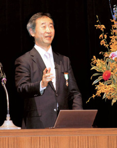 梶田さん、郷里で講演 満席1500人、別室も用意 東松山 /埼玉