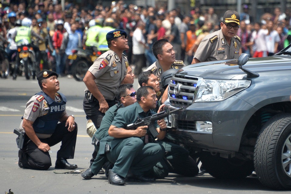 ジャカルタで複数の爆発、2人死亡