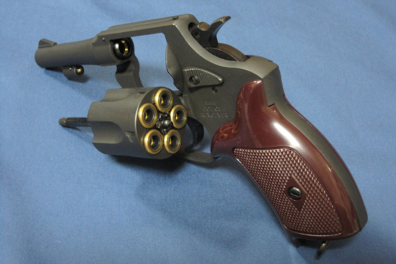 警察官、男に銃を奪われ撃たれて重傷…横須賀 2016年01月14日 16時44分