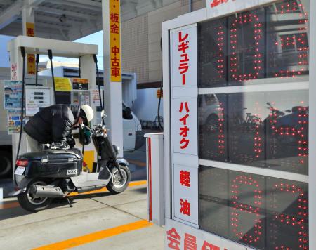 ガソリン120円割れ 原油安で６年８カ月ぶり