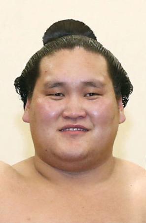 照ノ富士が右肩故障か ２敗目喫し痛そうな動作
