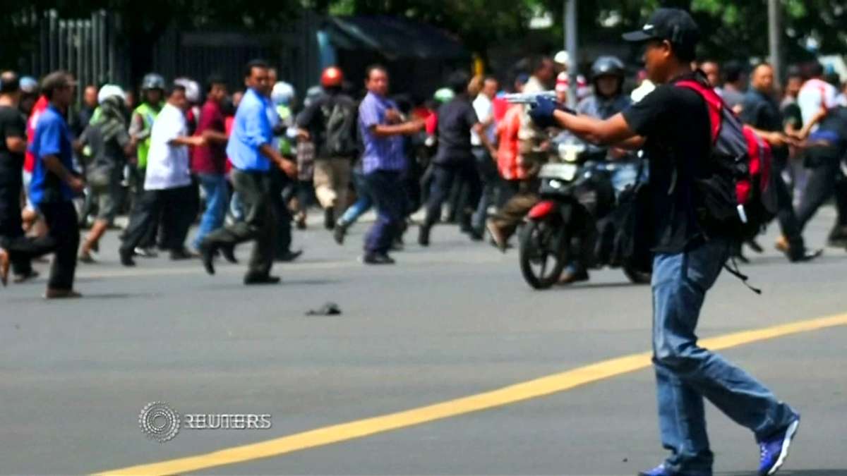 インドネシア爆破テロ、実行犯宅からＩＳの旗