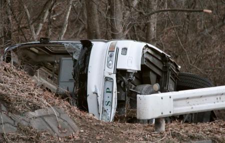 スキーバス転落、１４人が死亡 長野・軽井沢町、負傷２７人