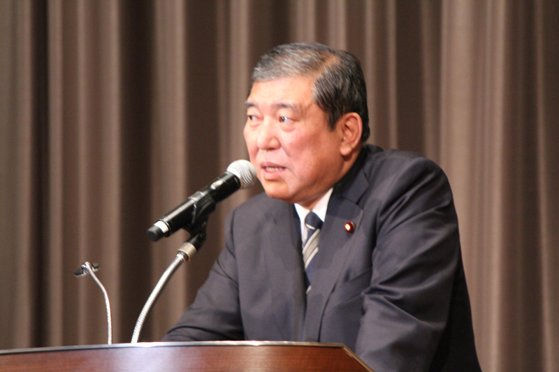 石破氏激白、SMAP続いてほしい「キャンディーズ解散に匹敵する出来事」