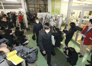 貸し切りバス業界、法令違反絶えず 軽井沢事故