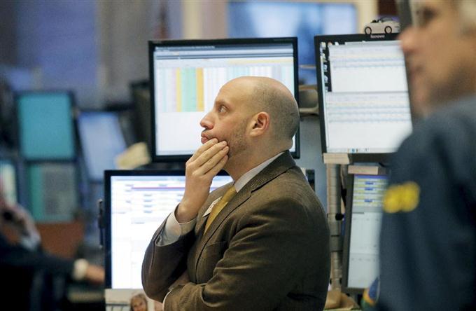 NY市場 原油終値30ドル割れ、12年ぶり安値 ダウ390ドル安