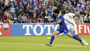 サッカーＵ２３代表、４対０でタイに勝利