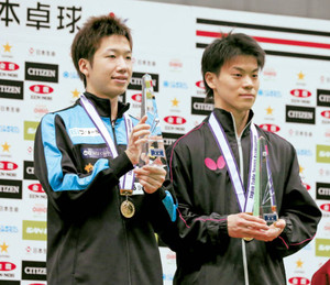 水谷が男子複Ｖ