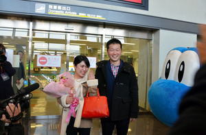 飛行機に彼氏が突然現れて… 佐賀に「国際空港」誕生