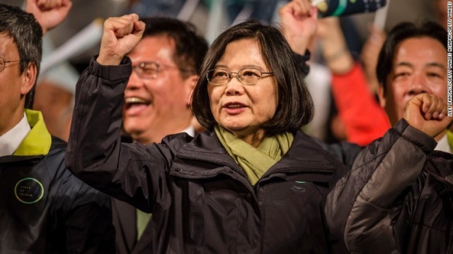 台湾初の女性総統が誕生へ、民進党の蔡氏が勝利宣言