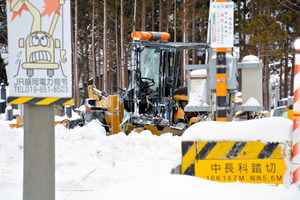 ＪＲ津軽線の踏切で除雪車と列車が衝突、けが人なし