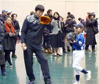 上原が被災地で野球教室「楽しく野球続けて」