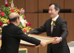 梶田さんに富山県栄誉賞 - 「研究の魅力伝えたい」