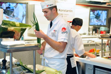 外国料理人に和食の認定制度開始 農水省が「お墨付き」