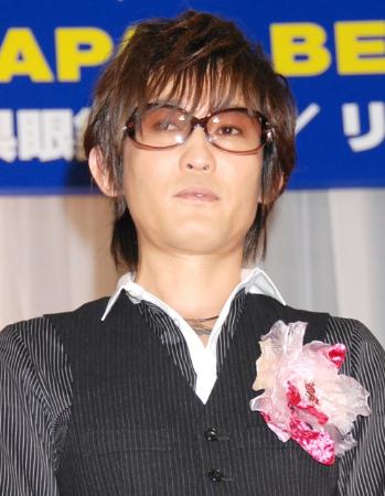 「夜空ノムコウ」スガ シカオ、SMAPに「歌い続けて」 自身は4年前に独立