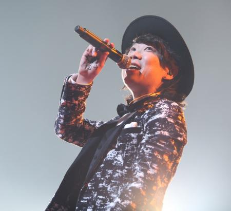 ハジ→ 交際7年記念日に結婚 地元ライブで生報告