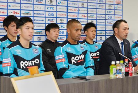 Ｇ大阪が新体制発表 「大いなるチャレンジ」