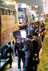 死者が１５人に…長野・軽井沢バス転落事故