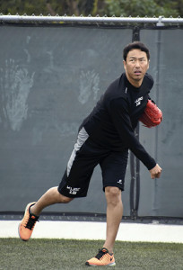 「やるしかない」広島・黒田が自主トレ公開