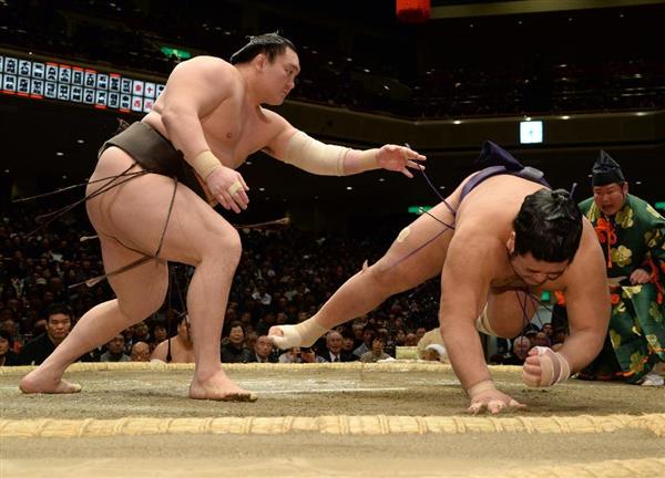 【藤島親方のこの一番】白鵬の目隠し勝ち…相手を見ずに突っ込んだ栃煌山に問題