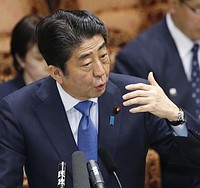 給付金で個人消費下支え＝安倍首相、参院予算委で表明