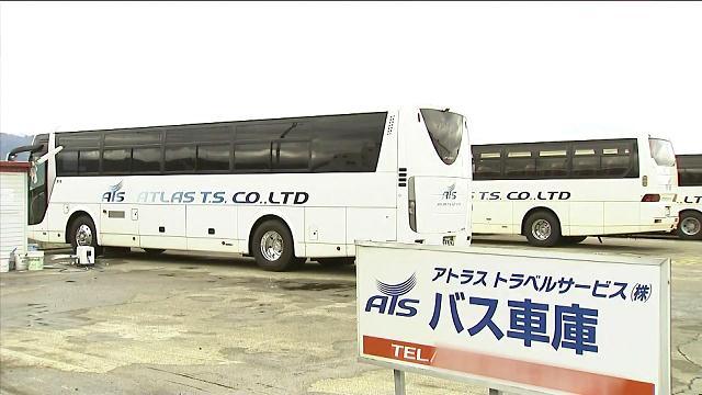 観光バス、高速を蛇行…添乗員がハンドル１０分 2016年01月20日 13時42分