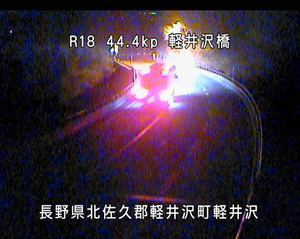 転落バス、２５０ｍ手前で車線はみ出し 直前の映像公開