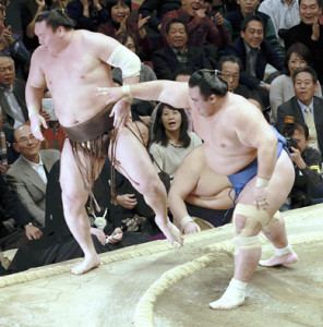 琴奨菊、白鵬破りトップ11連勝「まだ場所は長い」