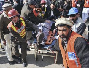 パキスタンで武装集団が大学襲撃、２０人死亡