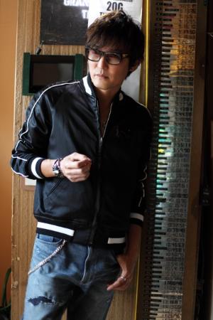 スガ シカオ、独立後の葛藤と音楽ビジネス語る「フォーマットにあてはめる時代じゃない」