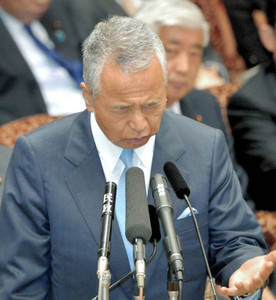 甘利氏、業者との面会認める 進退「職務を全う」